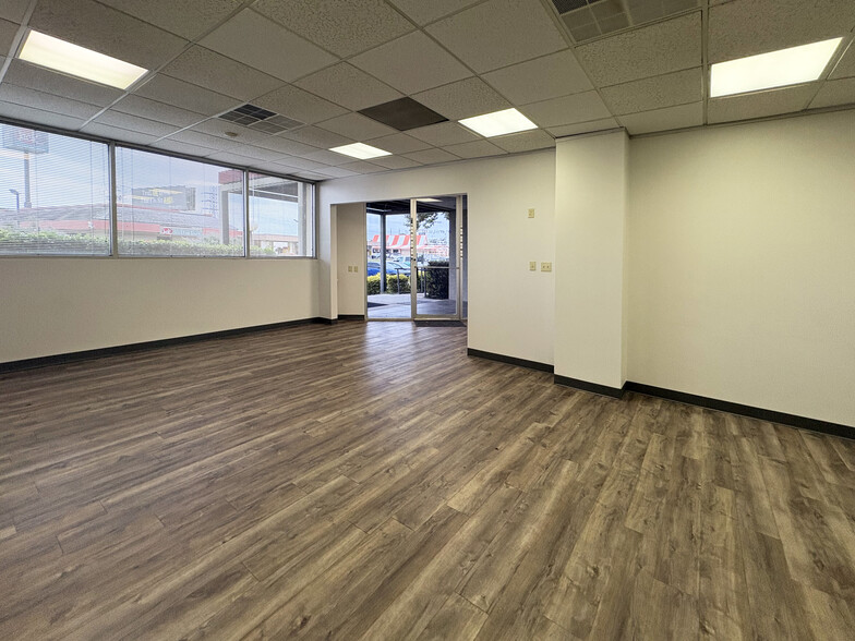 14011-14015 Park Drive | Office Park portefeuille de 2 propriétés à vendre sur LoopNet.ca - Photo du bâtiment - Image 3 de 13
