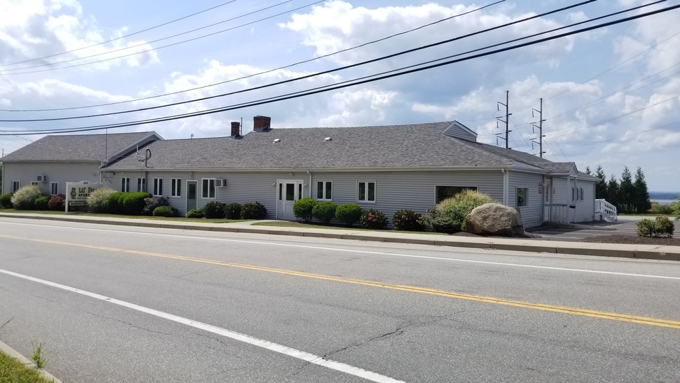 983 Main Rd, Tiverton, RI à vendre - Photo du bâtiment - Image 1 de 1