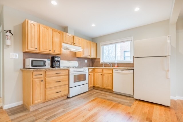 2276 S Merrick Ave, Merrick, NY à louer - Photo intérieure - Image 3 de 22