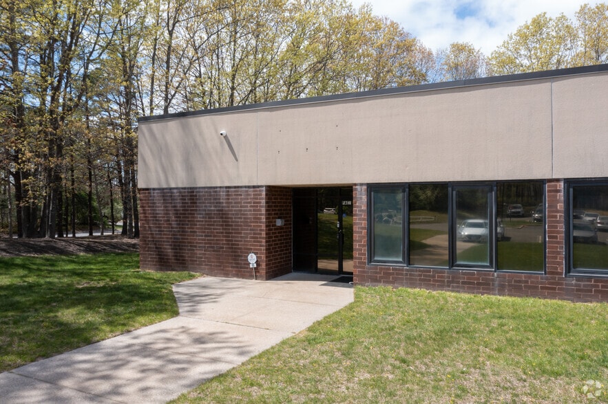 49 Natcon Dr, Shirley, NY for lease - Building Photo - Image 3 of 4