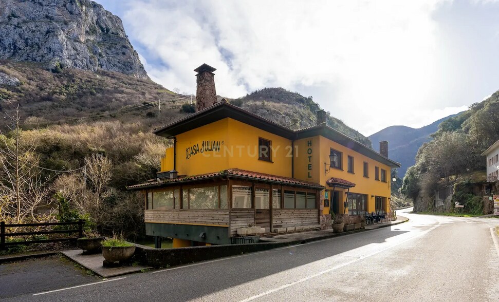 Hotel-Restaurante Casa Julián portfolio of 2 properties for sale on LoopNet.ca - Building Photo - Image 3 of 40