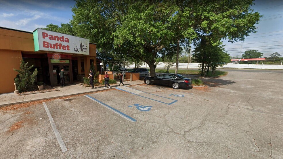 3507 Thomasville Rd, Tallahassee, FL à louer - Photo du bâtiment - Image 3 de 13