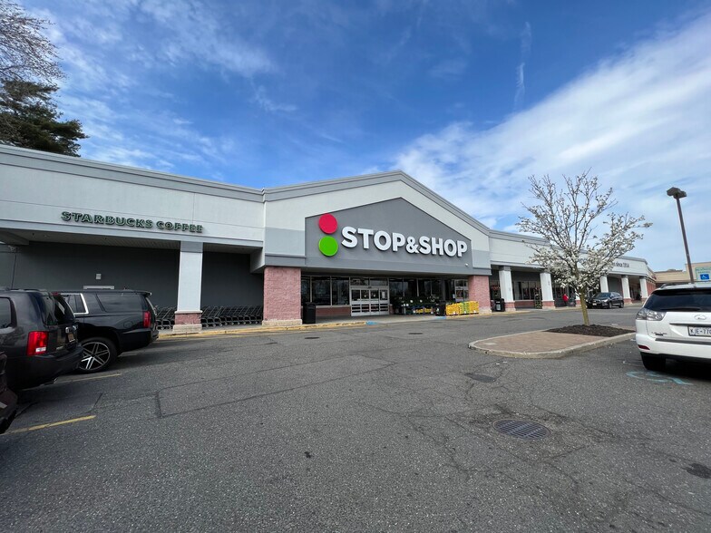 905-951 Atlantic Ave, Baldwin, NY à louer - Photo du bâtiment - Image 3 de 6