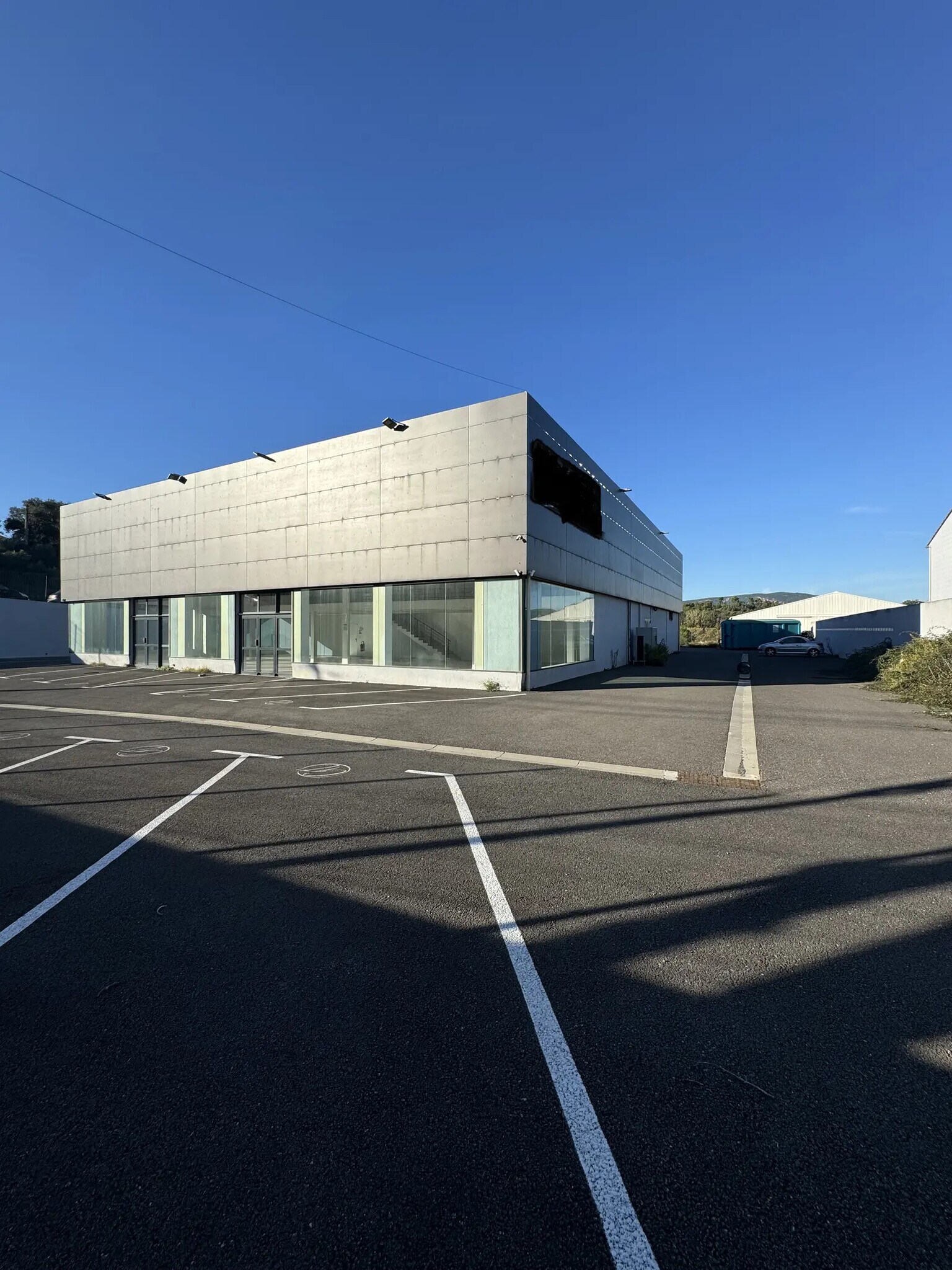 Industrial in Roquebrune-sur-Argens for sale Building Photo- Image 1 of 7