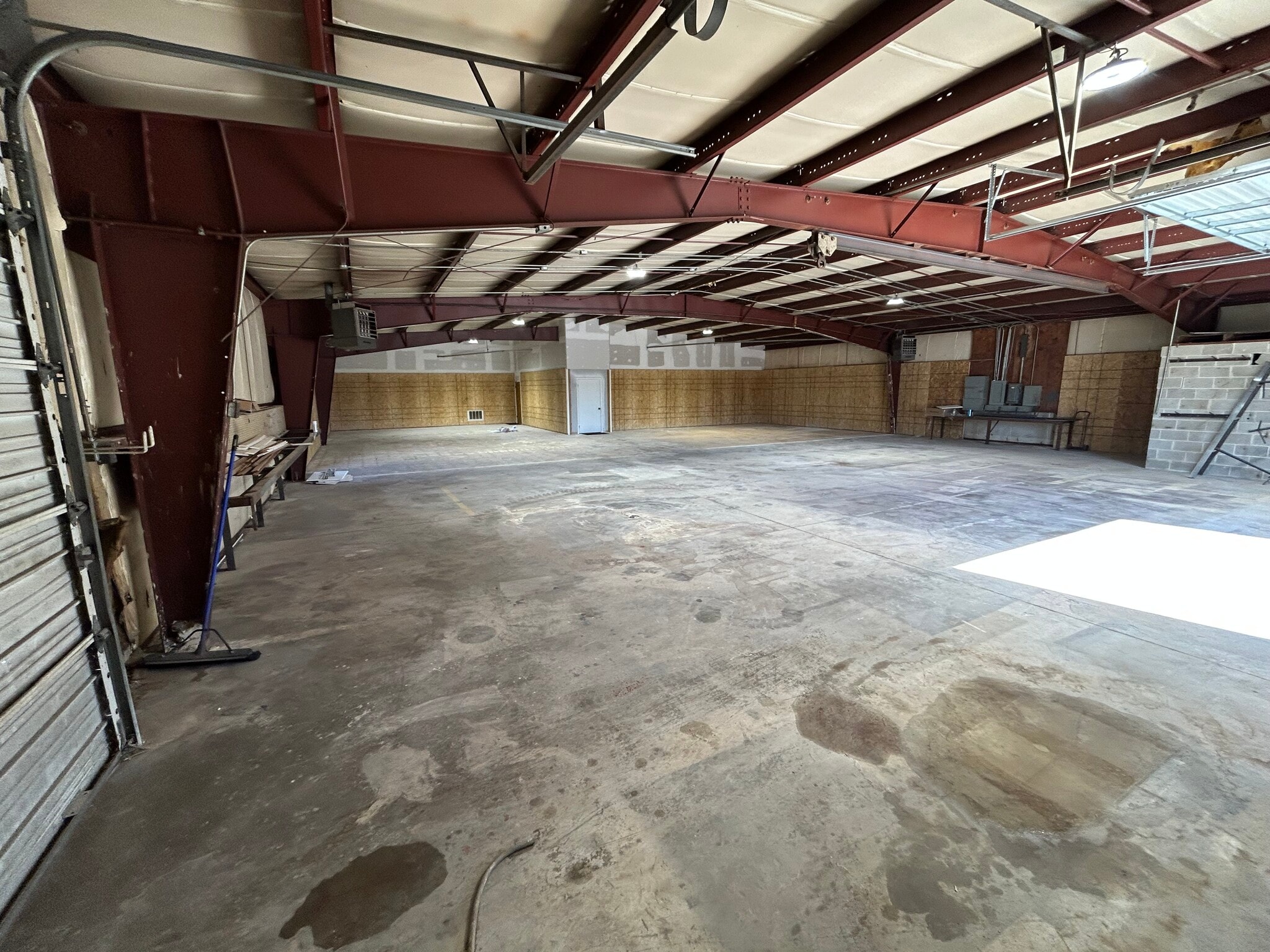 8 Belcher Dr, Pelham, AL for lease Interior Photo- Image 1 of 4