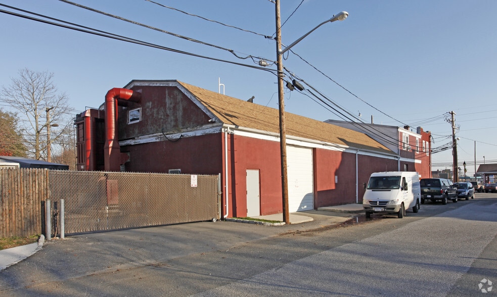 3 Railroad Plz, Bay Shore, NY for sale - Building Photo - Image 2 of 2