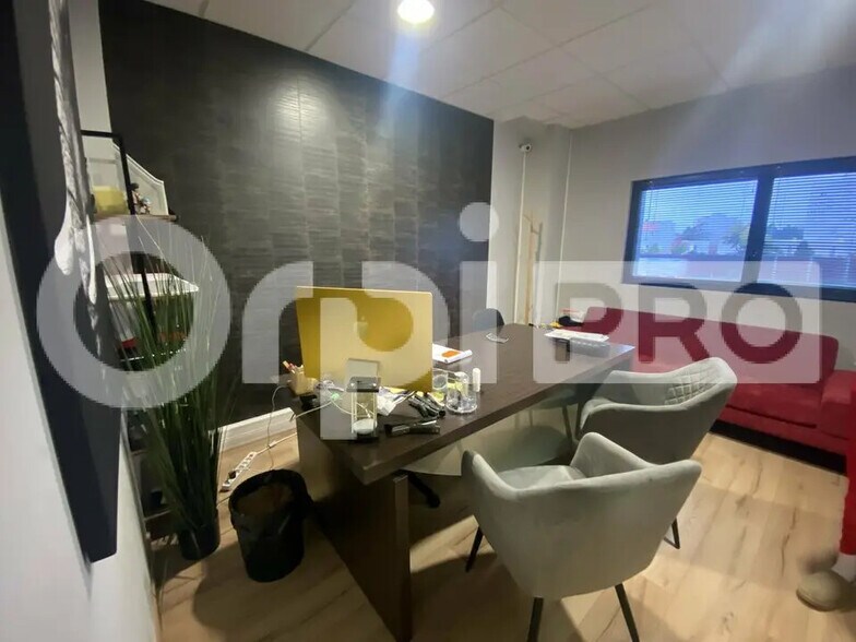 Local d'activités dans Villefranche-sur-Saône à vendre - Photo du bâtiment - Image 3 de 8