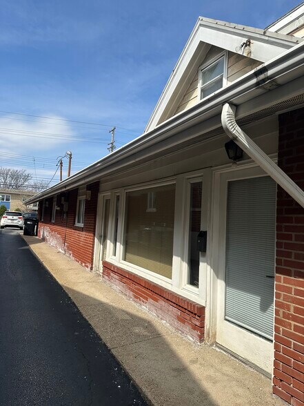 978 Perry Hwy, Pittsburgh, PA à vendre - Photo du bâtiment - Image 3 de 14
