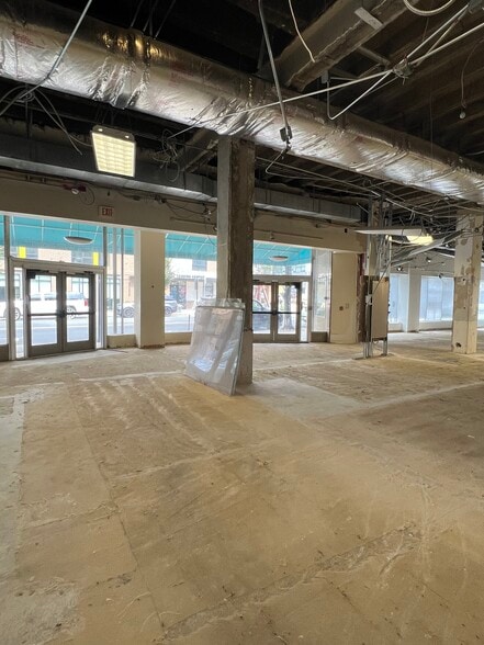 500 W Fourth St, Winston-Salem, NC for lease - Building Photo - Image 2 of 21