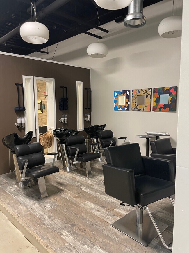 Plus de détails pour 489 Ellicott St, Buffalo, NY - Commerce de détail à louer