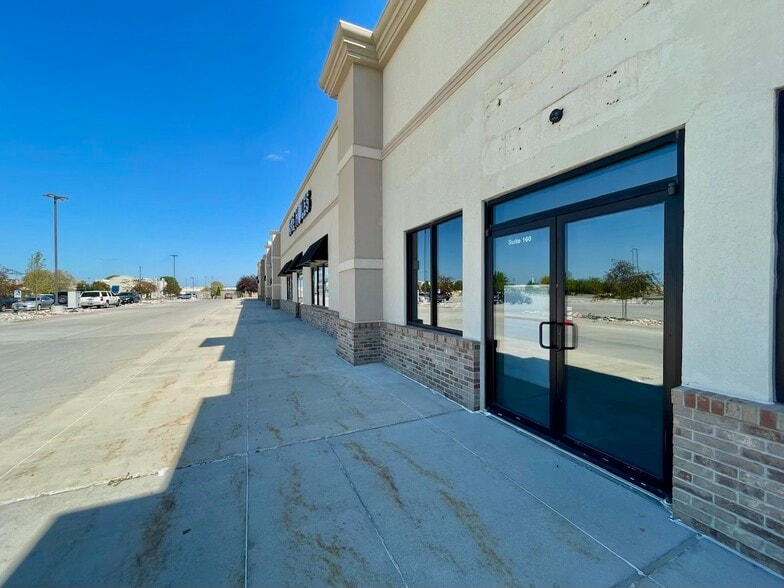 5012 3rd Ave, Kearney, NE for lease - Building Photo - Image 2 of 8