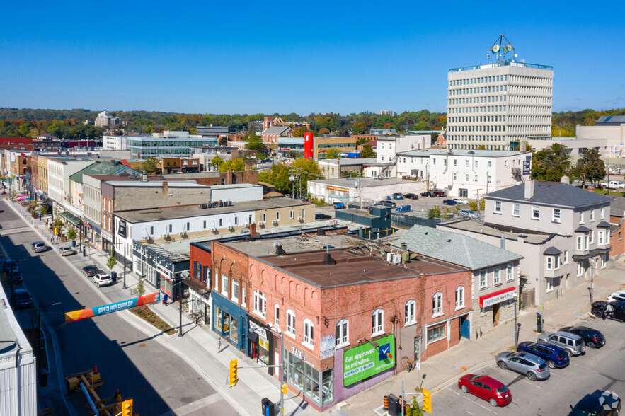 124 Dunlop St E, Barrie, ON à louer - Photo du bâtiment - Image 3 de 4