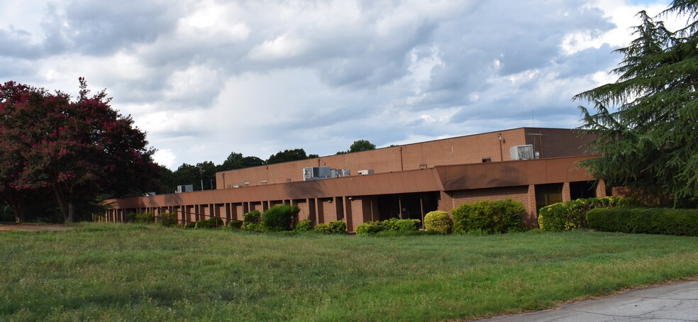 Hartwell Business Park portfolio of 2 properties for sale on LoopNet.ca - Building Photo - Image 1 of 6