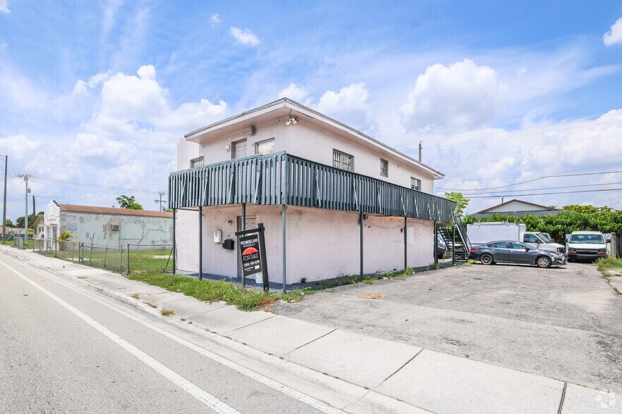 5631 Pembroke Rd, Hollywood, FL à vendre - Photo principale - Image 1 de 5