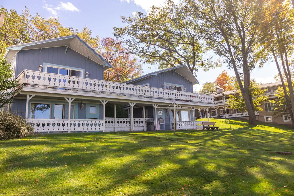 104 W Houghton Lake Dr, Prudenville, MI à vendre Photo principale- Image 1 de 119