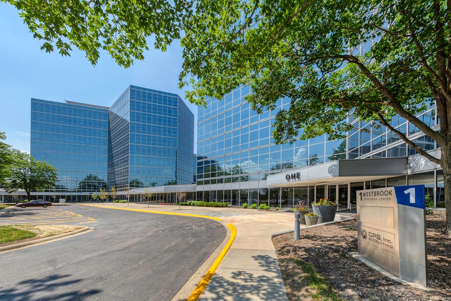 1 Westbrook Corporate Ctr, Westchester, IL for lease - Building Photo - Image 3 of 7