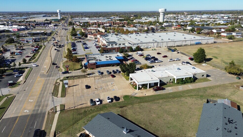 35 E 33rd St, Edmond, OK for sale - Primary Photo - Image 1 of 6