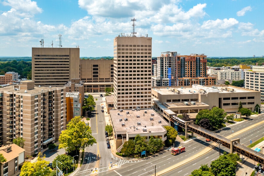 51 Monroe St, Rockville, MD à louer - Photo du bâtiment - Image 3 de 14
