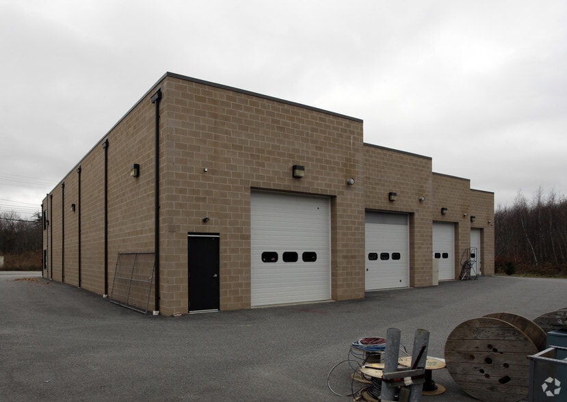 81 Western Industrial Dr, Cranston, RI for lease - Building Photo - Image 3 of 78