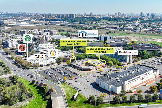 Plus de détails pour 700 Plaza Dr, Secaucus, NJ - Commerce de détail à louer