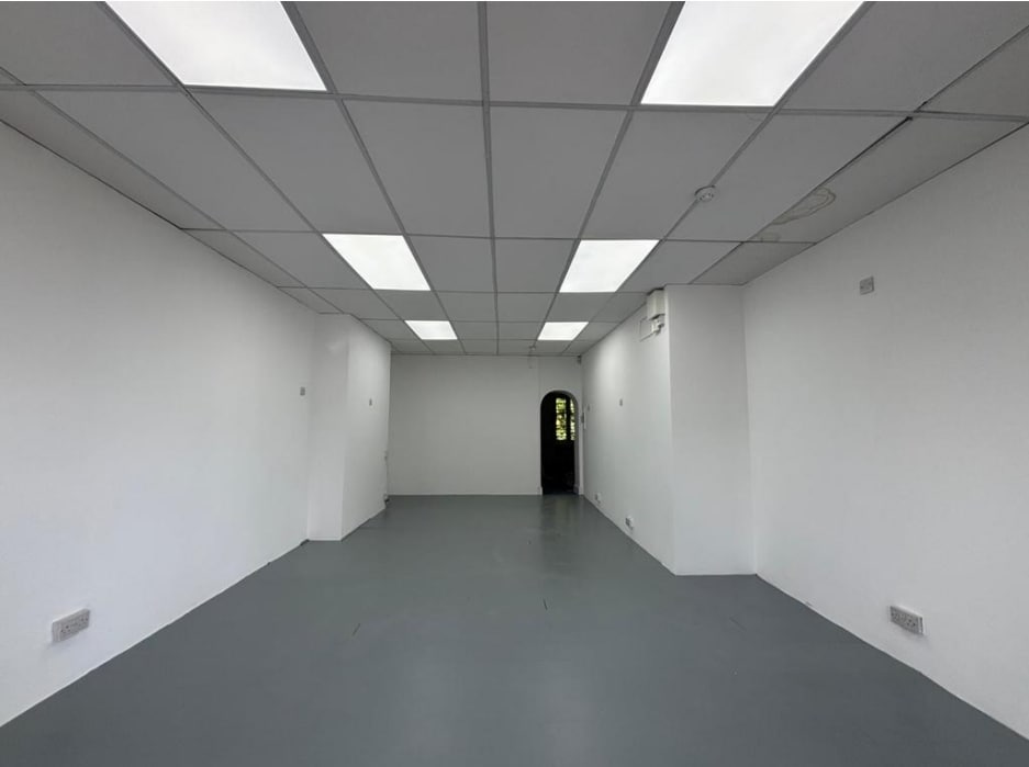 82 Beaconsfield Rd, Brighton for lease Interior Photo- Image 1 of 1