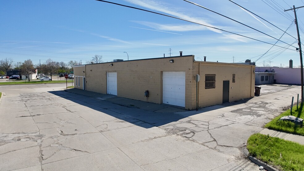 32304 Michigan Ave, Wayne, MI for lease - Building Photo - Image 2 of 8