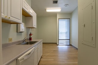 5405 Stockdale Hwy, Bakersfield, CA for lease Interior Photo- Image 2 of 3