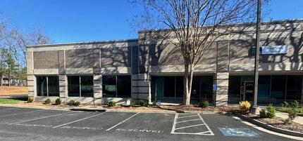 881 Franklin Rd, Marietta, GA à louer Photo du bâtiment- Image 1 de 4