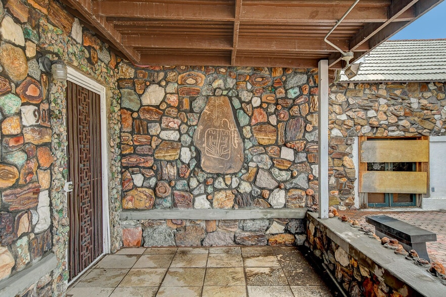 901 E Ogden Ave, Las Vegas, NV à vendre - Photo du bâtiment - Image 3 de 24
