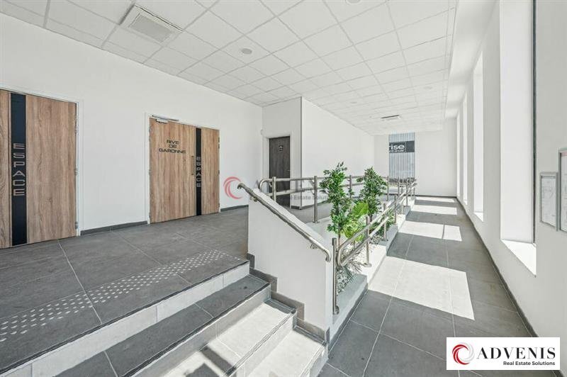 Office in Bordeaux for lease - Lobby - Image 1 of 12