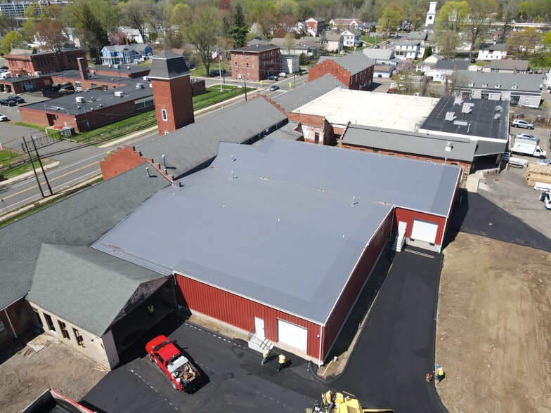 132 Main St, East Windsor, CT for lease - Building Photo - Image 1 of 13