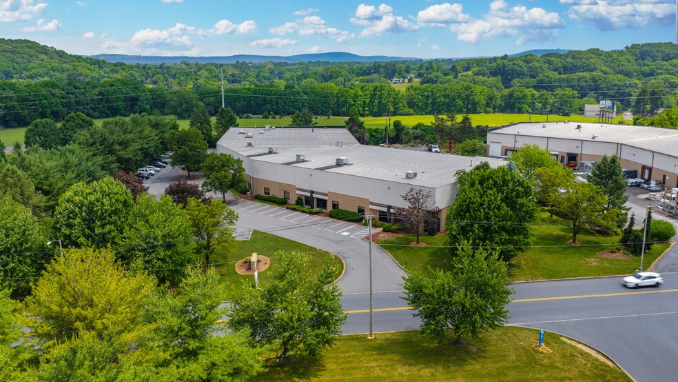 2020 Highland Ave, Bethlehem, PA for lease - Building Photo - Image 3 of 33