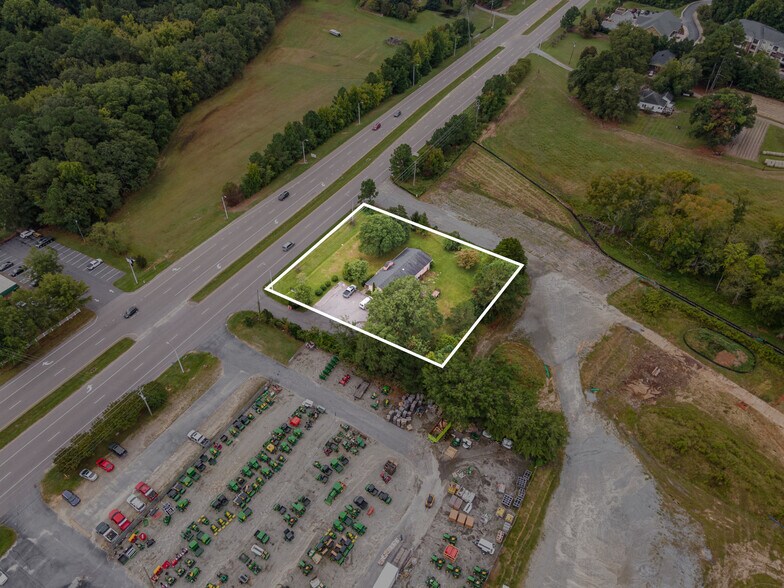 2136 N Main St, Fuquay-Varina, NC à vendre - Photo du bâtiment - Image 2 de 25