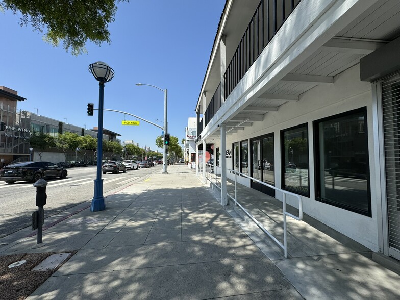 8543-8555 Santa Monica Blvd, West Hollywood, CA à louer - Photo du bâtiment - Image 3 de 9