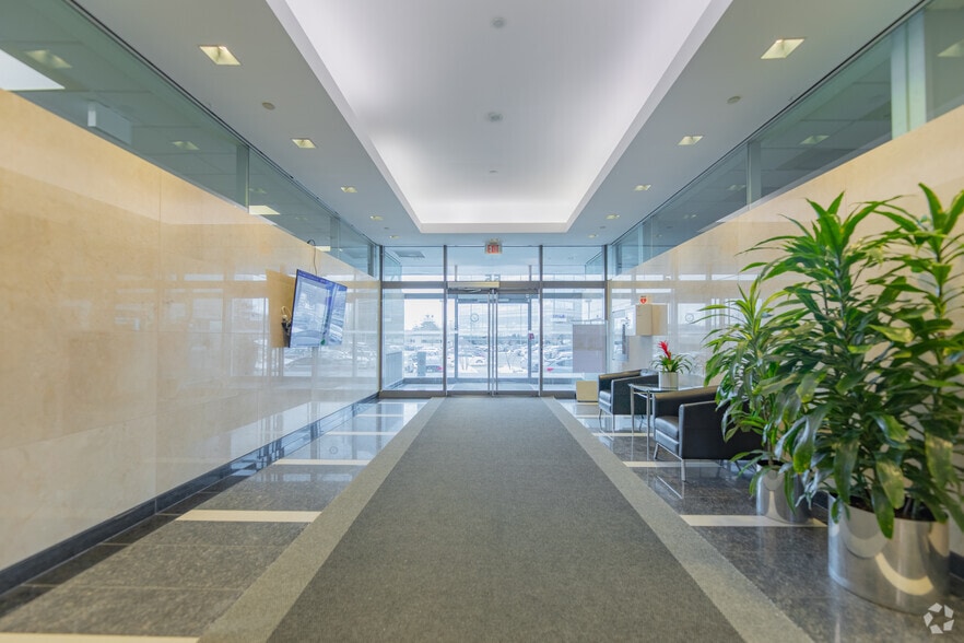 55 Commerce Valley Dr W, Markham, ON for lease - Lobby - Image 2 of 28