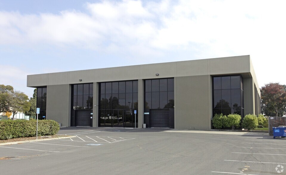 8407 Central Ave, Newark, CA à louer - Photo du bâtiment - Image 2 de 16