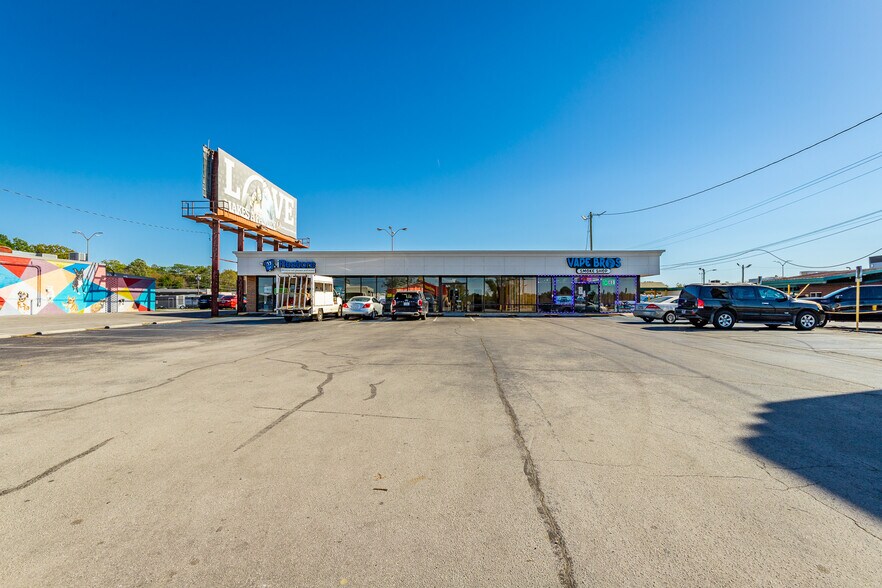 5948 Brainerd Rd, Chattanooga, TN à louer - Photo du bâtiment - Image 2 de 18