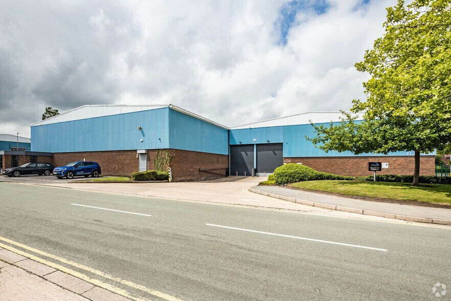 Shadowmoss Rd, Manchester à louer - Photo du bâtiment - Image 2 de 3