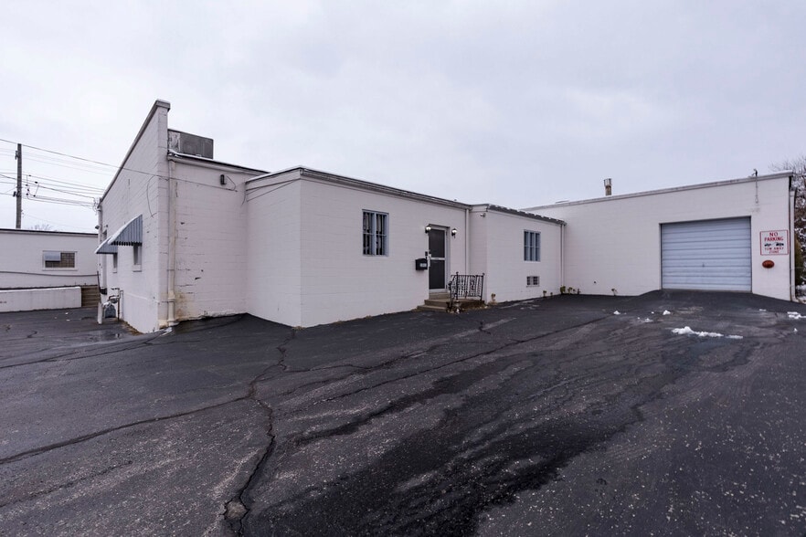 1311 Bernheim Ln, Louisville, KY à vendre - Photo du bâtiment - Image 3 de 39