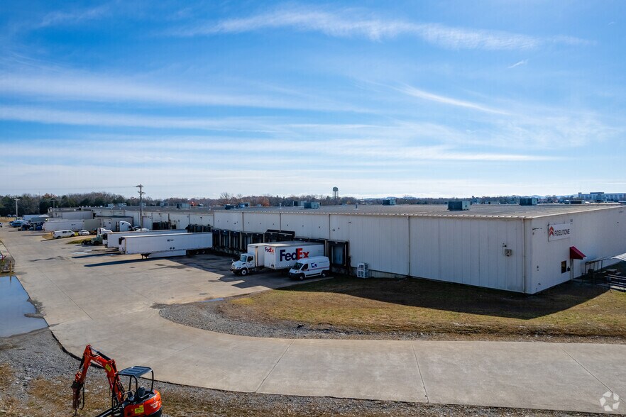 1420 Toshiba Dr, Lebanon, TN à louer - Photo du bâtiment - Image 2 de 4