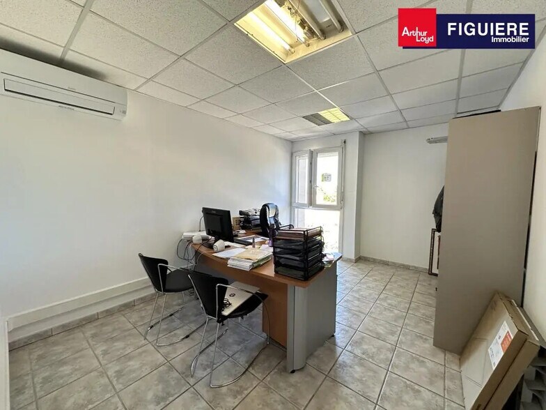 1 Impasse De La Piste, Marignane for sale - Interior Photo - Image 2 of 8