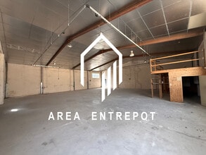525 Rue des Roseaux, Bouc-Bel-Air for lease Interior Photo- Image 2 of 5