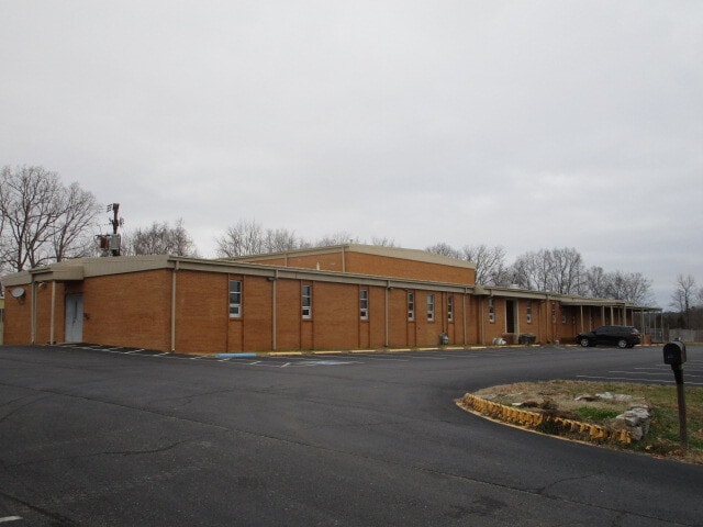 150 Universal Dr, Centerville, TN for sale - Building Photo - Image 3 of 8