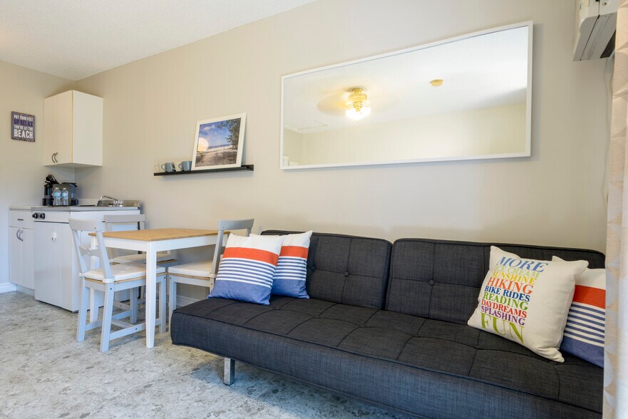 169 Mosley St, Wasaga Beach, ON à vendre - Photo intérieure - Image 2 de 8