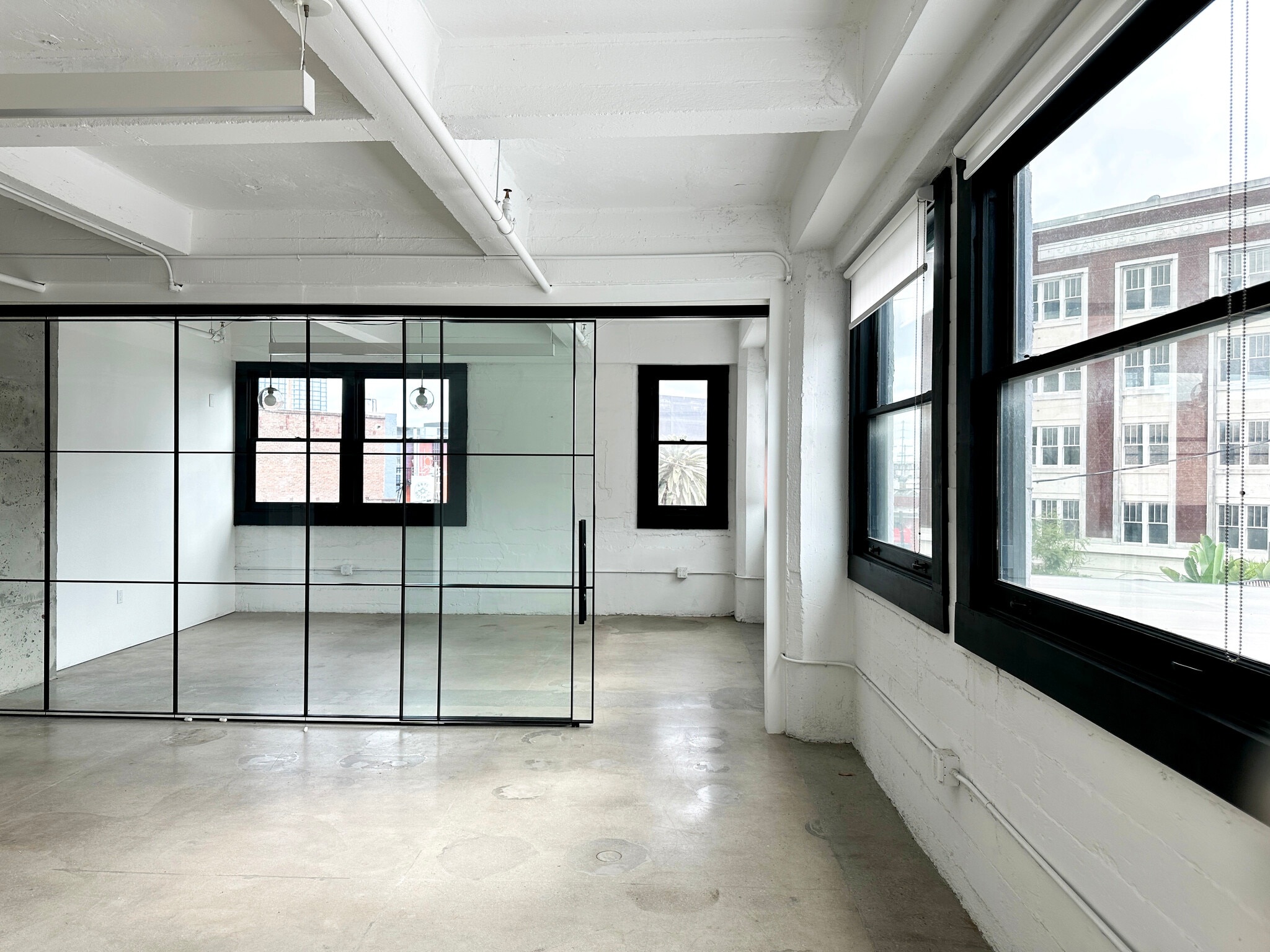 810 E 3rd St, Los Angeles, CA à louer Photo intérieure- Image 1 de 9