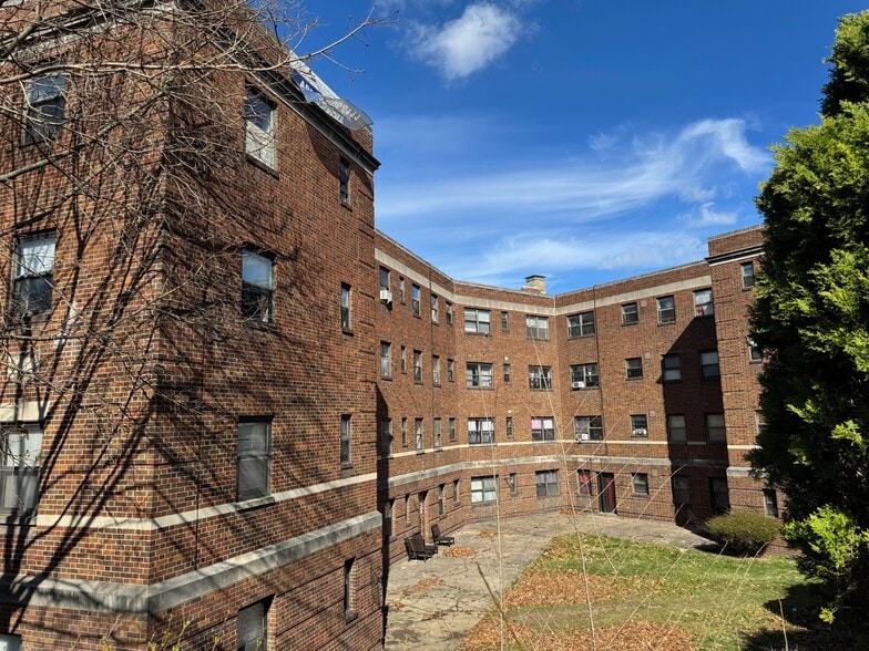 3336 Brownsville Rd, Pittsburgh, PA à vendre - Photo du bâtiment - Image 2 de 38