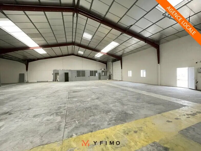 Flex in Gargenville for lease - Interior Photo - Image 1 of 4