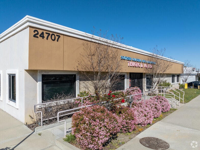 24707 Railroad Ave, Santa Clarita, CA à vendre - Photo du bâtiment - Image 1 de 8