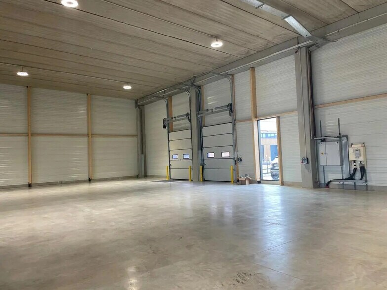 Flex in Tremblay-en-France for lease - Interior Photo - Image 3 of 5