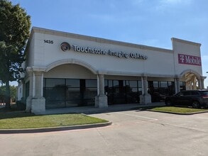 1435-1447 S Loop 288, Denton, TX à louer Photo du bâtiment- Image 1 de 15